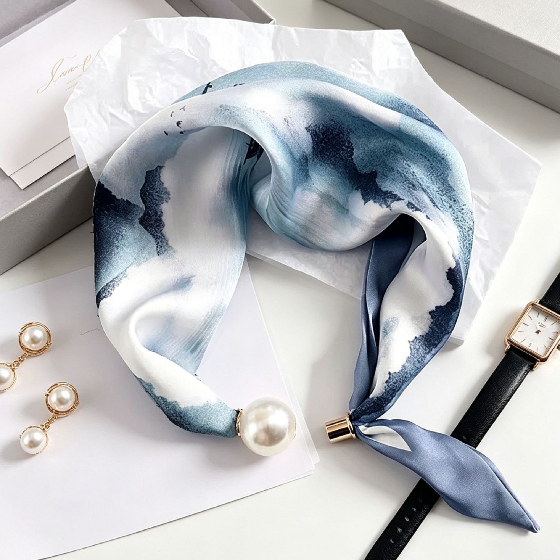 Novo Lenço Feminino com Estamp - Ascot Neck Scarf avaliação e preço